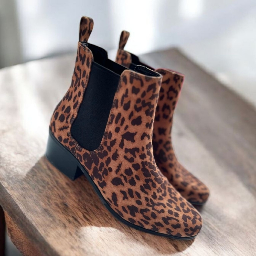 SODA Animal Print Teapot Chelsea Ankle Boots 8 1/2